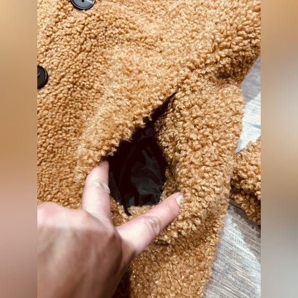 Liz Claiborne Outerwear. Teddy Coat. (MED) - Picture 5 of 14